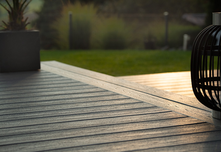 /live/news/wysiwyg/Trex Transcend Tropicals in Island Mist Credit Trex composite decking 2 725.jpg