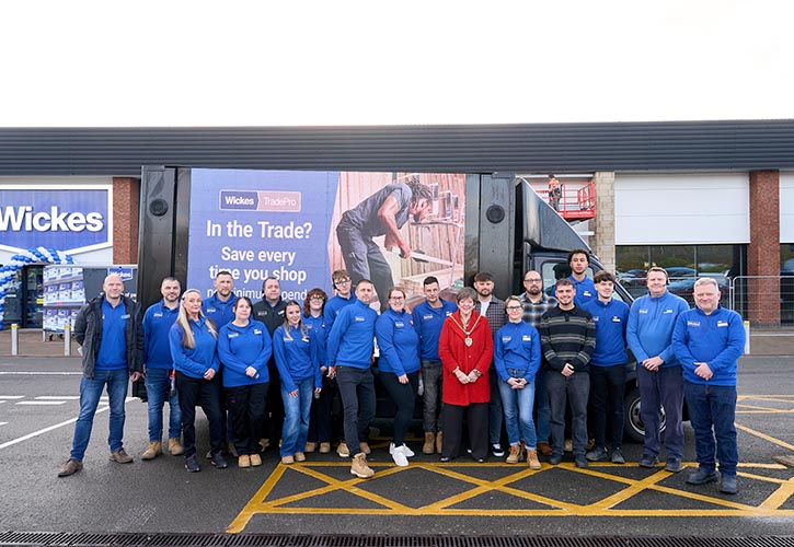 /live/news/wysiwyg/Wickes New Store Northampton staff.jpg