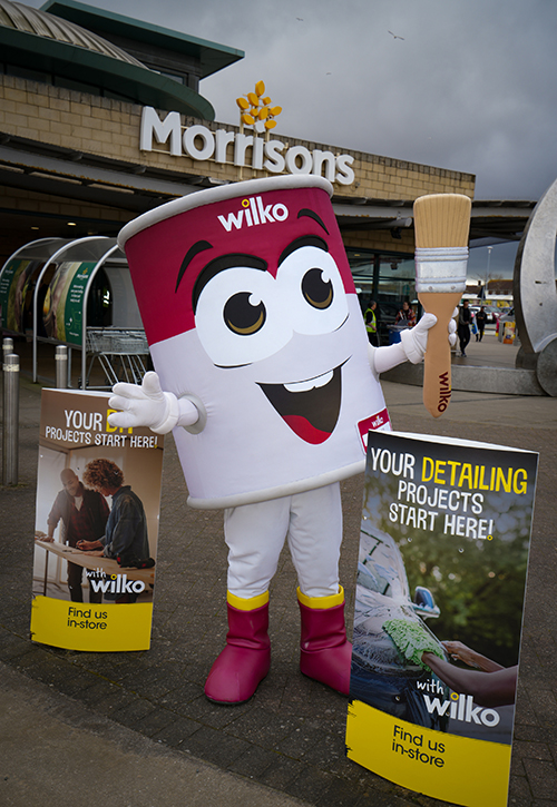 /live/news/wysiwyg/wilko mascot outside Speke.jpg