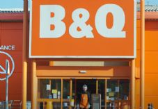 B&Q social distancing